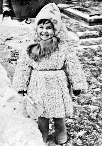 Катечке три года Зима 1963 г Мою дипломную работу оценили на отлично и я - фото 1