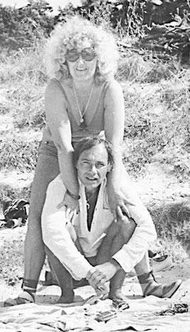 В Паланге с Катей 1973 г Эмигранты не могли мне простить того что по - фото 24