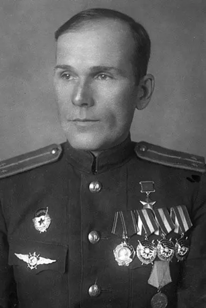 Иван Бабанов после вручения Золотой звезды Героя Советского Союза и ордена - фото 30