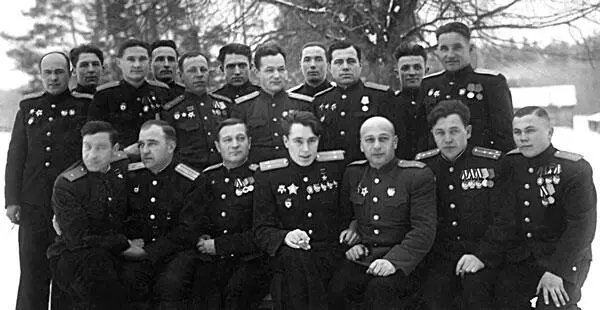 Прощание с И И Борзовым Сидят слева направо 1й Котов Д Д 4й Борзов - фото 37