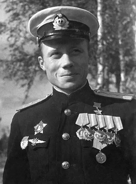 Август 1945 г С трудом верится что я сумел дожить до Победы А вообще же - фото 40