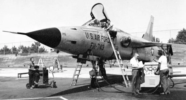 Техническое обслуживание истребителя Картвели F105B - фото 161