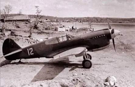 Р40Е из 2го гиап ВВС СФ 1942 г Р40К из 7го ИАП ВВС ЧФ На фото внизу - фото 87