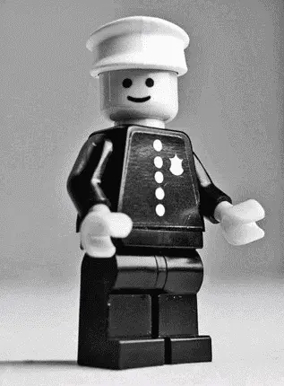 Первая минифигурка LEGO 1978 год Третье значимое нововведение Кристиансена - фото 11