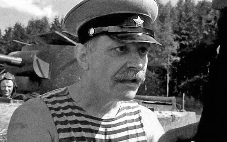 Никита Михалков в роли комдива Котова Ингеборга Дапкунайте в роли Маруси - фото 130