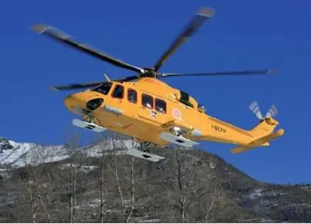 AW139 Команда спасателей приступает к работе Прощупывание сошедшей лавины - фото 49