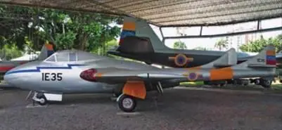 Venom FB4 Tucano В 1950 г была принята программа модернизации ВВС - фото 112