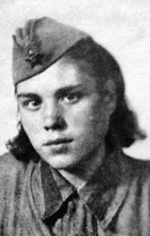 Валентина Донова День за днем она слала в эфир свои позывные ведь нет ничего - фото 15