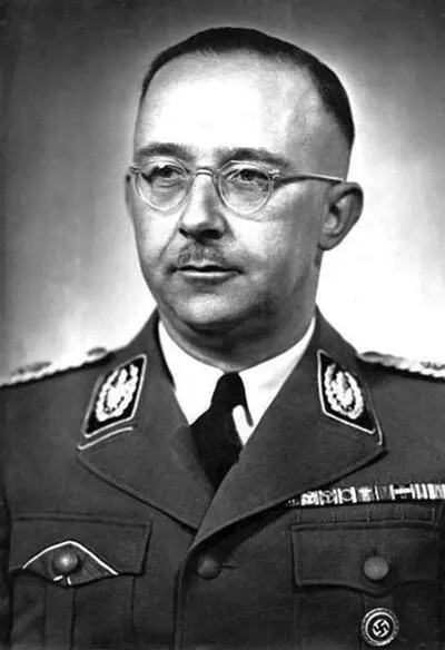 Генрих Гиммлер В мае 1945 года Гиммлер даже не пытается бежать из страны - фото 19