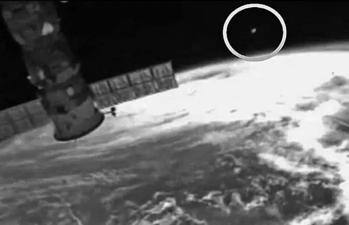 Неопознанный объект замеченный в момент стыковки Службы космической разведки - фото 26