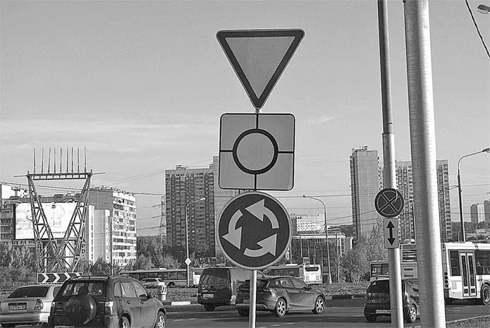 Фото 4В данном случае вы должны уступить всем транспортным средствам - фото 11