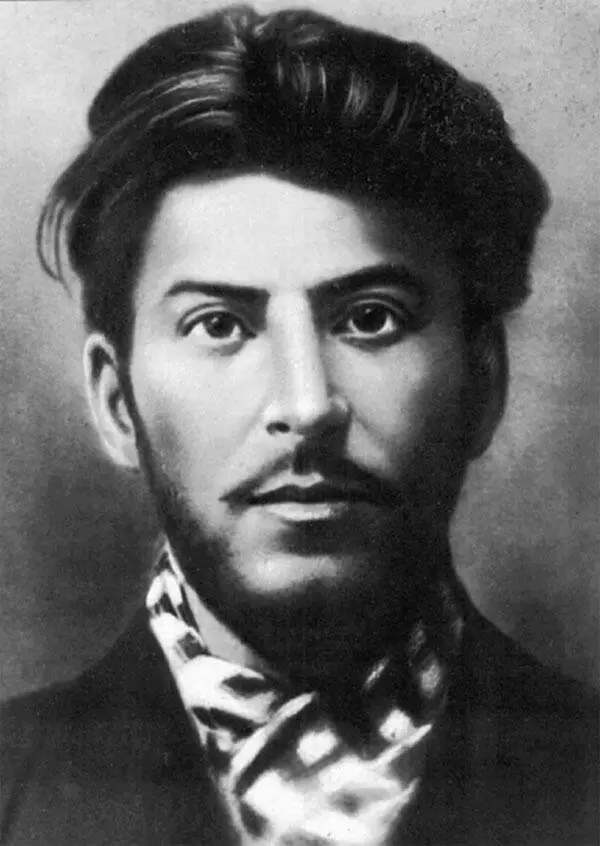И В Сталин в 1902 г И В Сталин во время его туруханской ссылки - фото 25