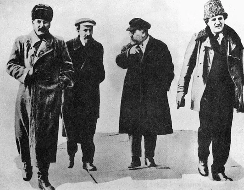 И В Сталин А И Рыков Л Б Каменев и Г Е Зиновьев На многих - фото 35