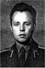 Матери своей и старшей сестры я не помню Они умерли незадолго до блокады Мы с - фото 1