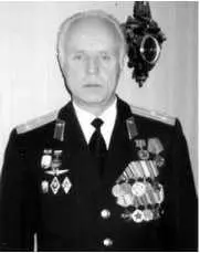 Отец тащил меня за руку До бомбоубежища оставалось шагов пятьдесят это я - фото 2