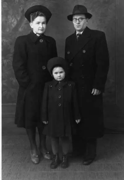 Наша семья Берлин 1946 г Дальше в глубь страны к родным отца в Сибирь - фото 22