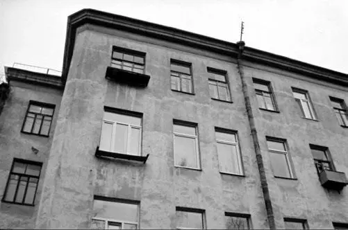 Дом где жила Градусова Третье окно слева на верхнем этаже их комната над - фото 39