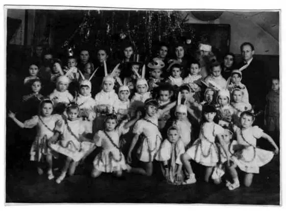Елка 3 января 1946 года Мама бережно сохранила два письма от отца от 17 и от - фото 54
