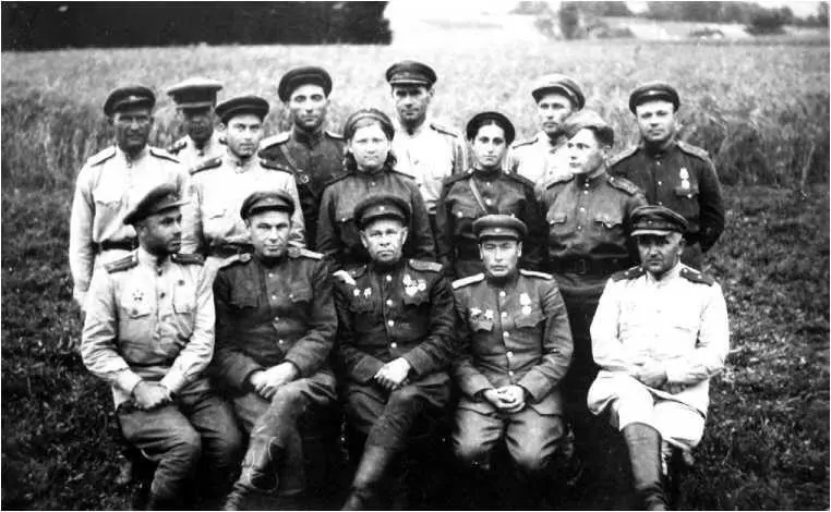 Военнополевой лазарет Капитан ветеринарной службы Шервуд А Л в последнем - фото 73