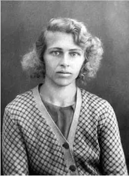 Ворончихина Валентина Васильевна Ирбит 1942 г Этот портрет висит на стене - фото 85
