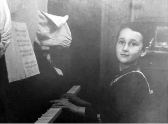 1938 год Первым фильмом на который меня свели четырех лет от роду наверное - фото 91