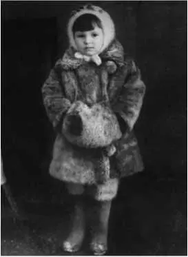 1945 год Все вернулись живыми и здоровыми Отец бывший по образованию - фото 96