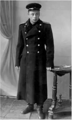 Евгений Еленский 7 июня 1944 года был принят воспитанником военнодухового - фото 143