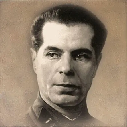 Дмитрий Николаевич Медведев родился 10 22 августа 1898 года в местечке Бежица - фото 59