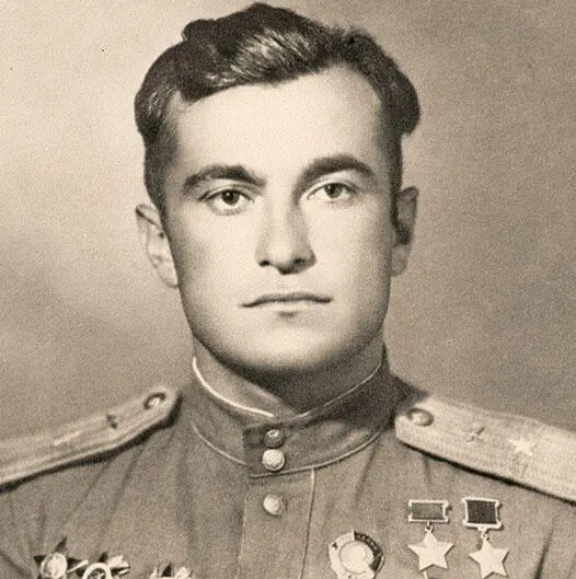 АметХан Султан родился 20 октября 1920 года в городе Алупке в семье рабочего - фото 72