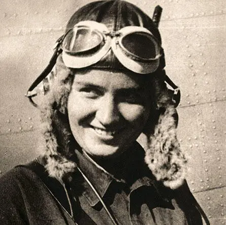 Марина Михайловна Раскова родилась 15 28 марта 1912 года в Москве Отец - фото 87