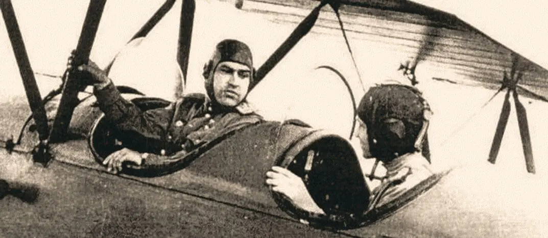 Алексей Маресьев в самолете В феврале 1943 года совершил первый после ранения - фото 121