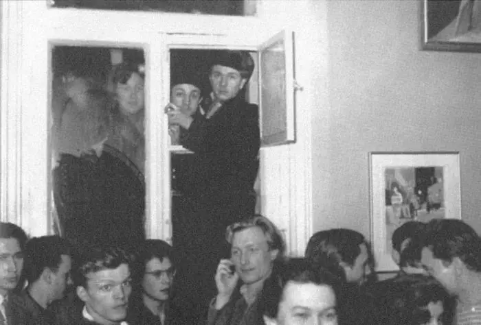 Встречи с читателями в школах студенческих аудиториях Первые автографы Залы - фото 19