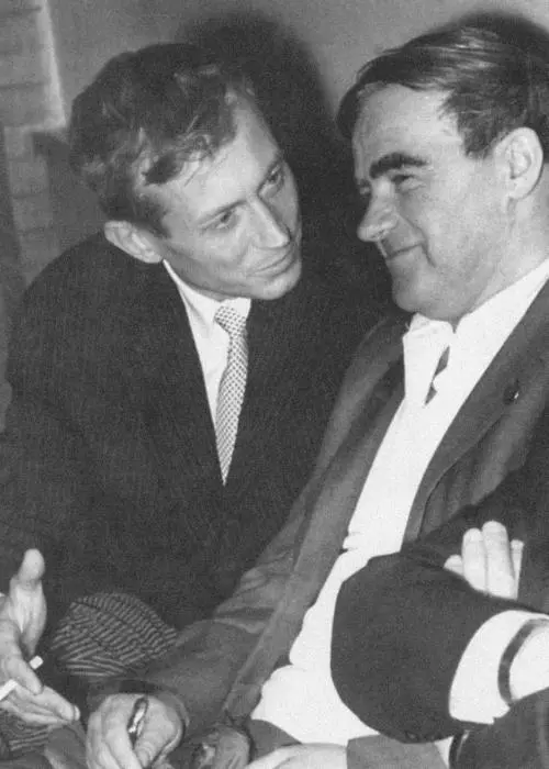 С Даниилом Граниным 1966 г Дома в Амбулаторном переулке 1966 г С - фото 31