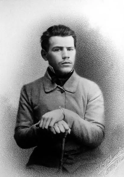 Лев Николаевич Толстой в возрасте двадцати двух лет 1851 год Москва Его сын - фото 12