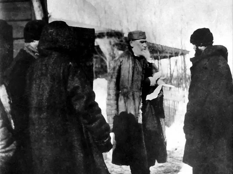 Лев Николаевич Толстой записывает просьбы голодающих крестьян 1892 год - фото 21