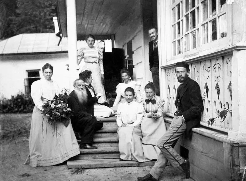 День рождения Софьи Андреевны Толстой 22 августа 1898 года Крайний справа - фото 25