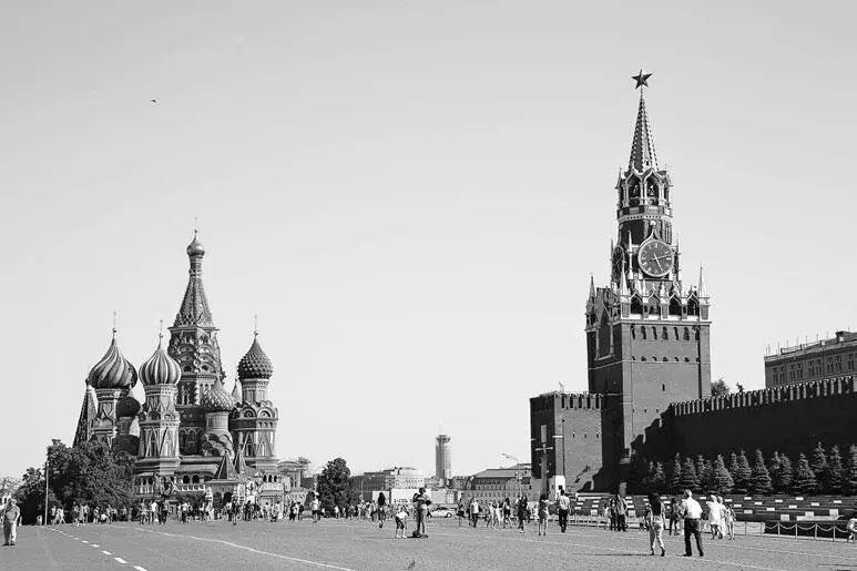 Рис 1102 Собор Покрова на Рву и Спасская башня с большими воротами - фото 102