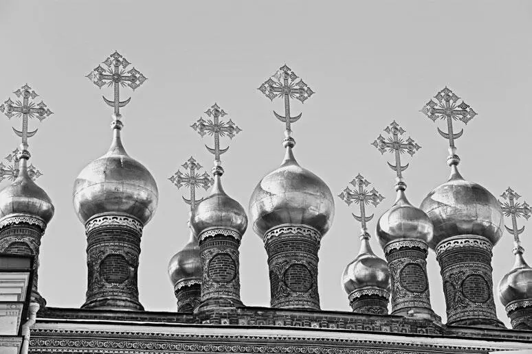 Рис 226 Позолоченные кресты звезды опирающиеся на полумесяцы Золотые - фото 136