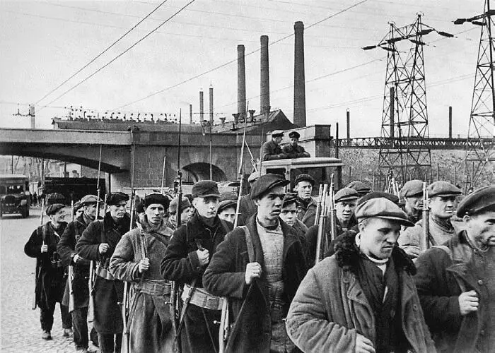 Рабочий отряд 25 сентября 1941 г Автор Александр Михайлов Представляете - фото 6