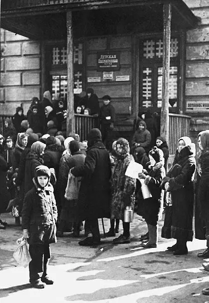 Детская больница 2 1942 г За все время блокады лишь в этот день не вышла - фото 59