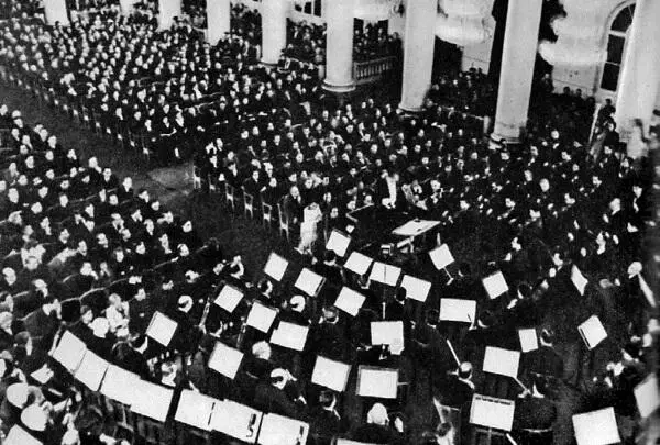 Исполнение 7й симфонии Д Д Шостаковича Большим симфоническим оркестром - фото 65