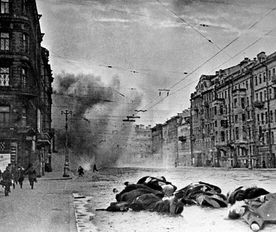 Артобстрел на Невском Ленинград в блокаде РИА Новости С декабря по - фото 68