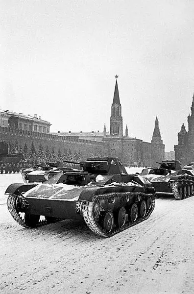 После военного парада на фронт Москва 2 декабря 1941 года К исходу дня - фото 34