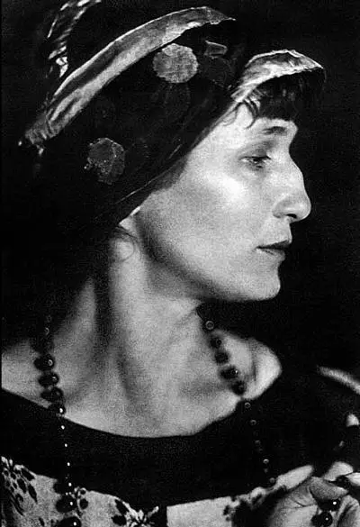 Анна Ахматова Фото М Наппельбаума 1921 Наверное сказалась - фото 26