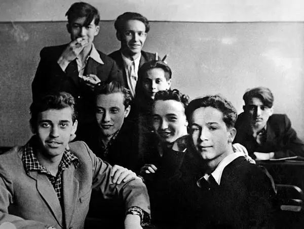Школа 50 9 й Б 1953 Сидят слева направо Миша Ройтштейн Володя - фото 5