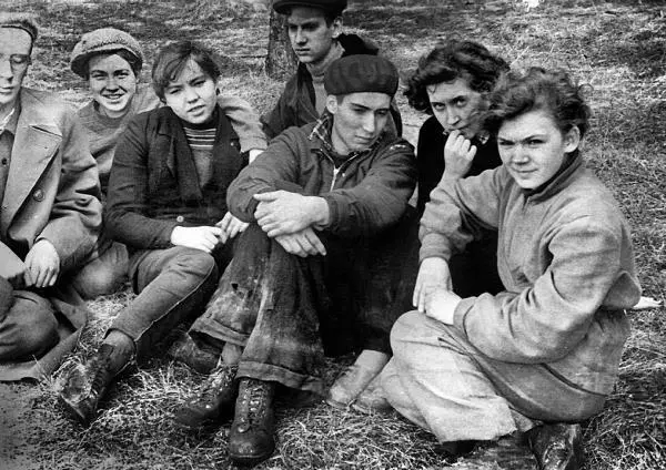 Турпоход примерно 1955 г Слева направо А Чудаков Н Горбаневская С - фото 9