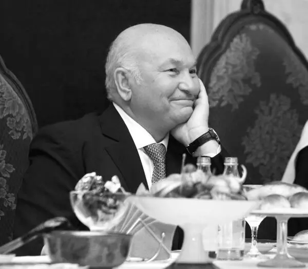 Например берем Юрия Михайловича Лужкова и направляем его прорабом на стройку - фото 23