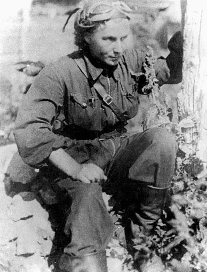 Лиля Литвяк Вероятно 1941 г Энгельс Из коллекции Музея боевой славы при - фото 17