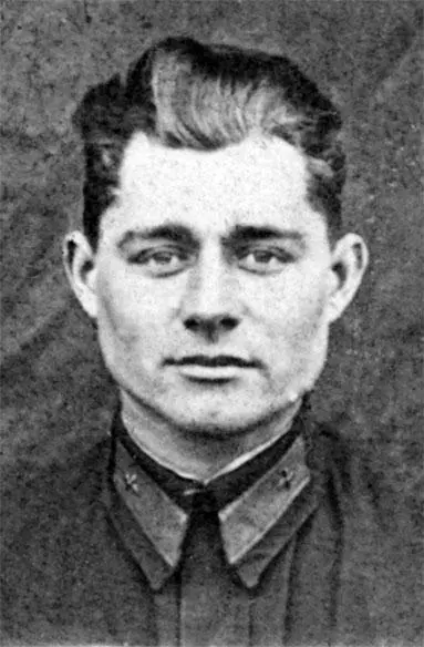 Александр Евдокимов 1943 г аэродром в Чуеве Из личного архива автора - фото 35