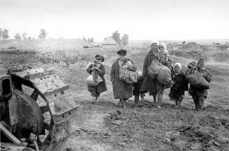 В поисках крова Брянская область 1943 г Фото Я Халипа Женя Руднева - фото 48